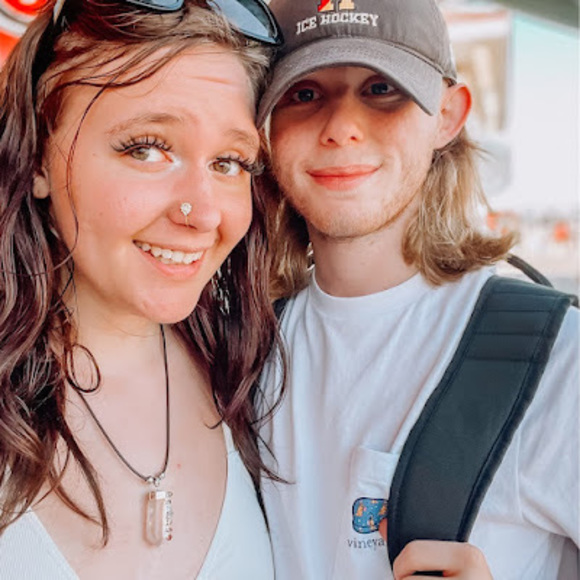 Meet your Posher, Taylor - Picture 1 of 1